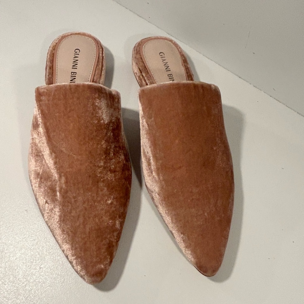 Gianni Bini Velvet Pointed Toe Mules Blush Pink Slip On Flats 7.5